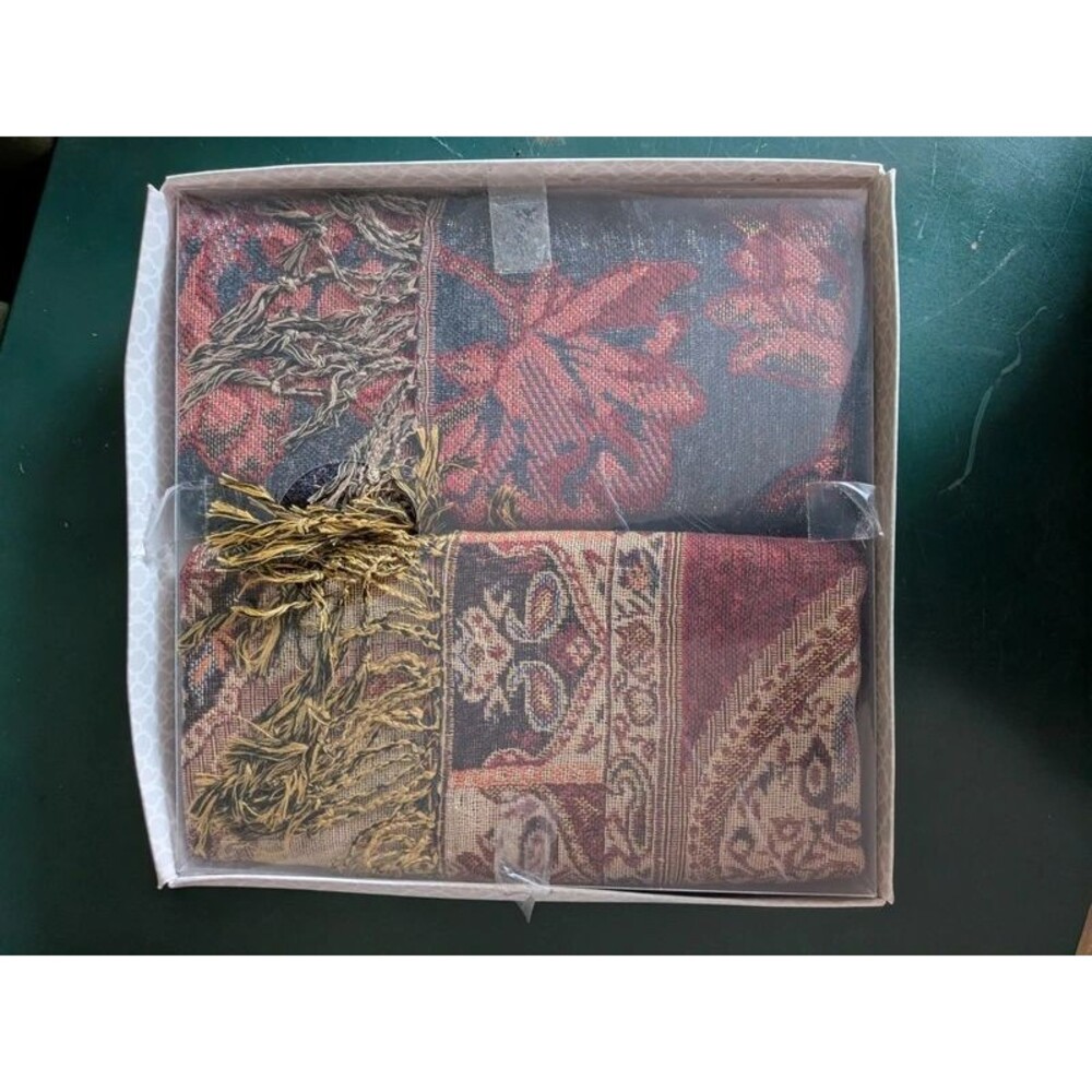 NIB Waverly Reversible Pashmina Scarf Set